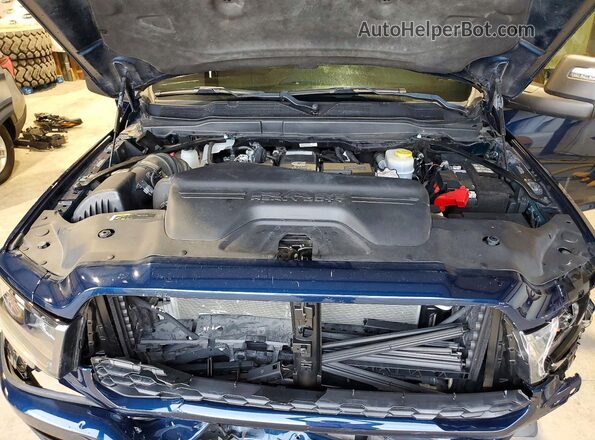 3C6UR5DLXRG221288 2024 RAM 2500 Blue Rear interior view