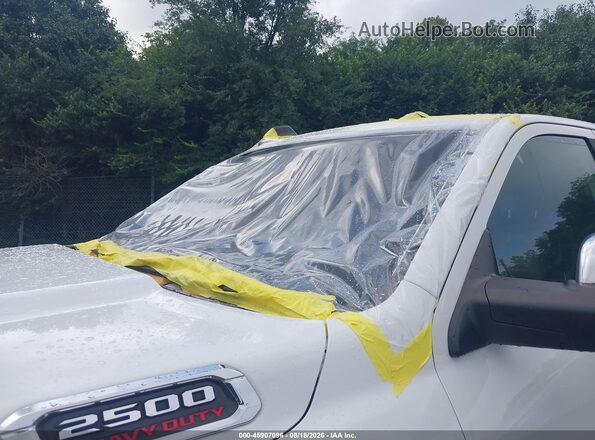 3C6UR5FJ9NG386951 2022 RAM 2500 White Widok z przodu