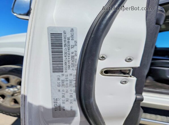 3C6UR5FJXHG763582 2017 RAM 2500 White Vista del compartimento del motor