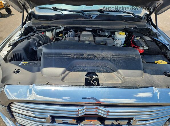 3C6UR5FL3NG184074 2022 RAM 2500 Silver Rear interior view