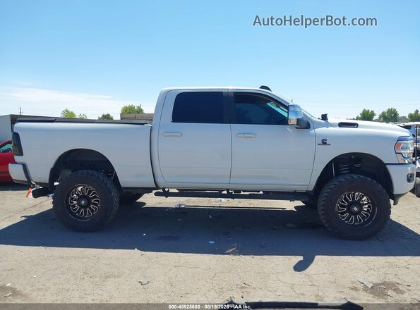 3C6UR5FL4RG197597 2024 RAM 2500 Белый Вид задней части салона
