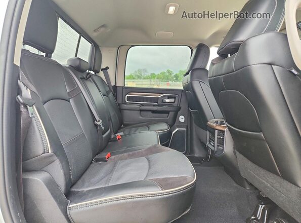 3C6UR5FL4RG388369 2024 RAM 2500 White Widok tylnych siedzeń