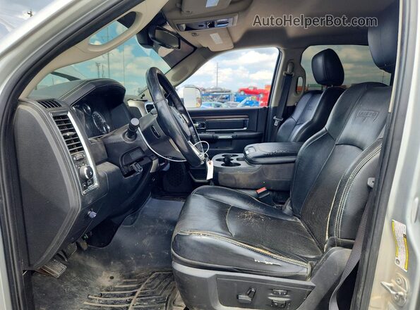 3C6UR5FL7GG273830 2016 RAM 2500 Silver Вид салону спереду