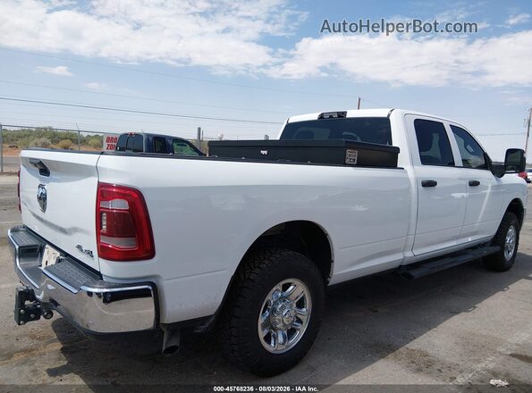 3C6UR5HJ3RG153442 2024 RAM 2500 Белый Вид задней части салона