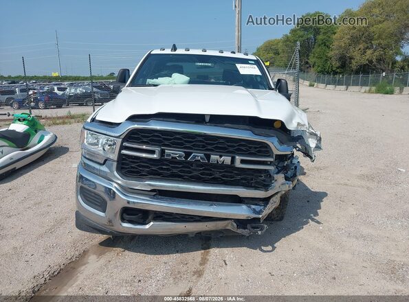 3C6UR5HL6RG141027 2024 RAM 2500 White ხელსაწყოთა პანელის ხედი
