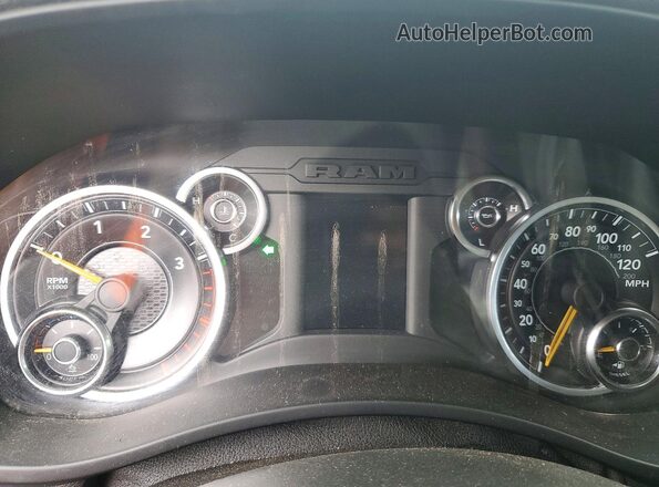 3C6UR5JL2KG689073 2019 RAM 2500 White Widok zestawu wskaźników