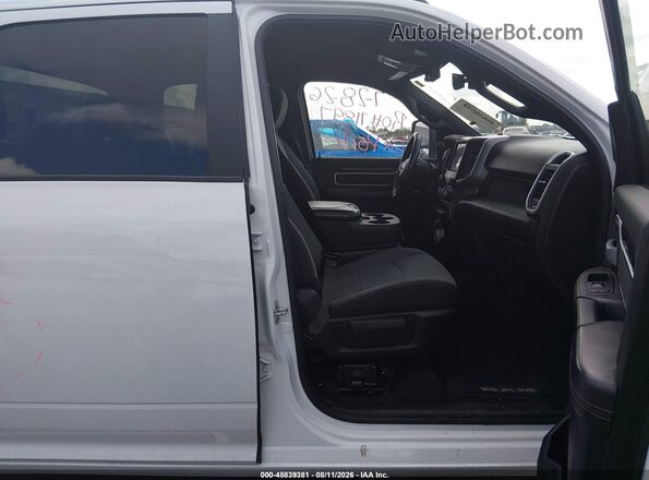 3C6UR5JL9RG343497 2024 RAM 2500 White Widok wnętrza z przodu