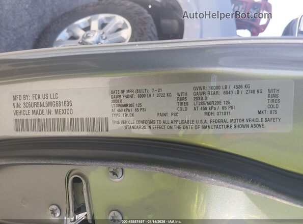 3C6UR5NL6MG681636 2021 RAM 2500 Silver Vista del compartimento del motor