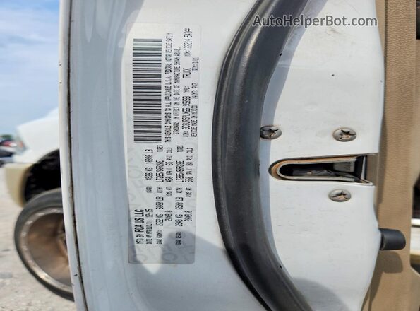 3C6UR5PLXGG199088 2016 RAM 2500 White Vista del compartimento del motor
