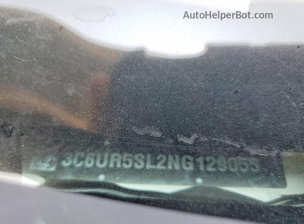 3C6UR5SL2NG129055 2022 RAM 2500 White Vista del compartimento del motor