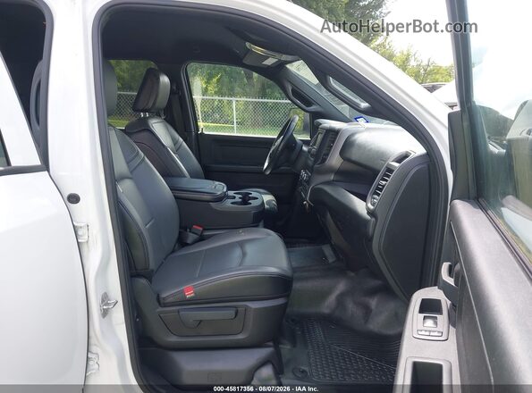 3C7WR4HJ4NG142684 2022 RAM 2500 White Front interior view