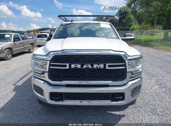 3C7WR4HJ4NG142684 2022 RAM 2500 White Rear interior view