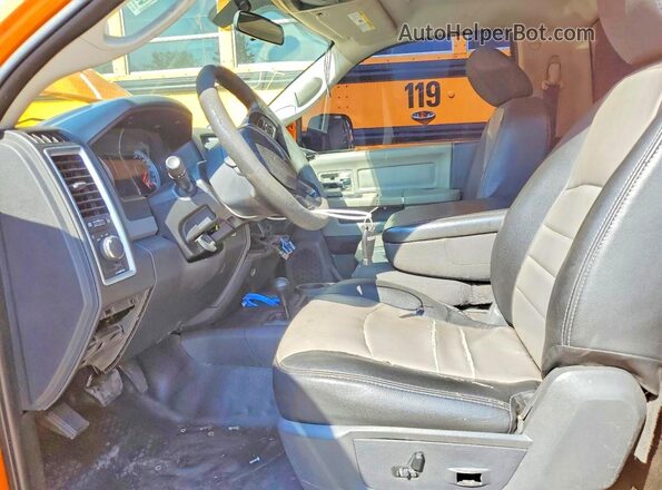 3C7WRLAL8HG619692 2017 RAM 4500 Orange Вид салону спереду