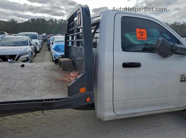 3C7WRTBL8HG611607 2017 RAM 3500 White Vista de los asientos traseros