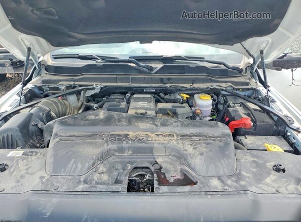 3C7WRTCLXRG290752 2024 RAM 3500 White Вид задньої частини салону