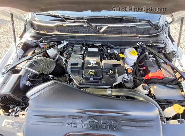 3C7WRTCLXRG409173 2024 RAM 3500 White Widok wnętrza z tyłu
