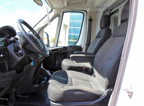 3C7WRVKG3ME564524 2021 RAM PROMASTER White Vista del cuadro de instrumentos