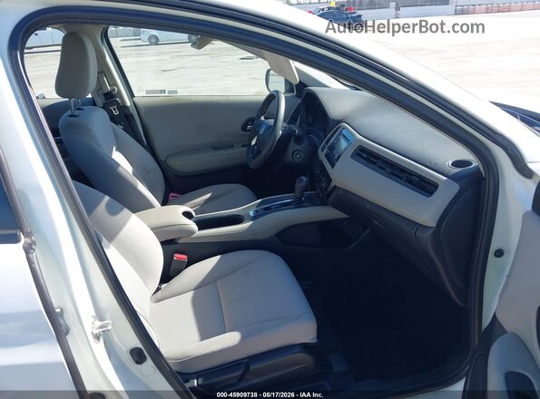 3CZRU5H31JM717992 2018 HONDA HR-V Белый Вид салона спереди