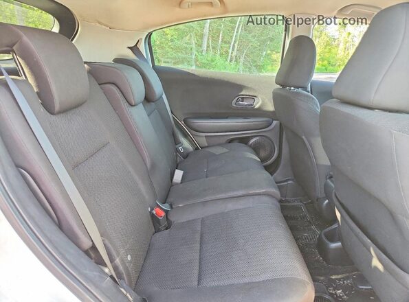 3CZRU5H3XJM101028 2018 HONDA HR-V White Widok wnętrza z tyłu