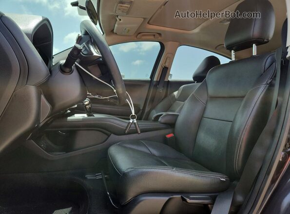 3CZRU5H55HM707073 2017 HONDA HR-V Черный Вид салона спереди