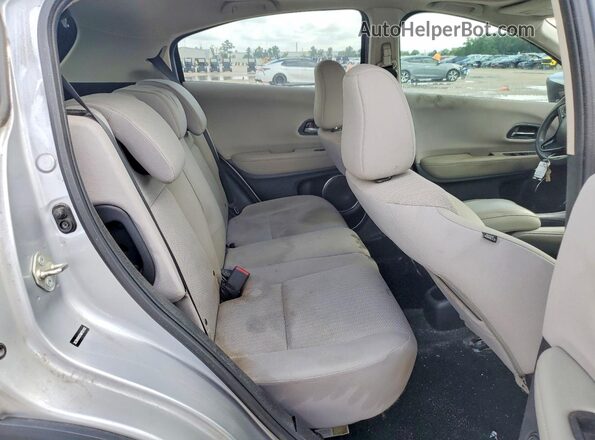 3CZRU5H57HM702103 2017 HONDA HR-V Silver Widok wnętrza z tyłu
