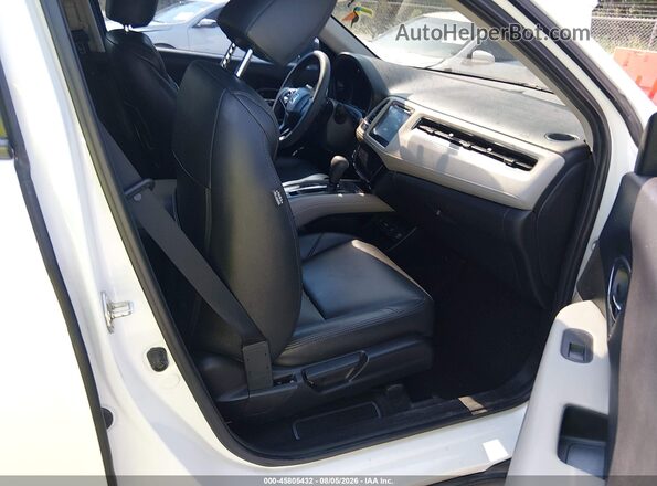 3CZRU5H5XHM711958 2017 HONDA HR-V Белый Вид салона спереди
