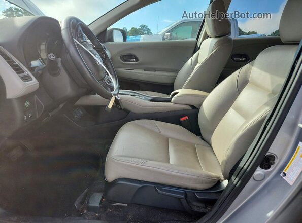 3CZRU5H74JM701031 2018 HONDA HR-V Серебряный Вид салона спереди
