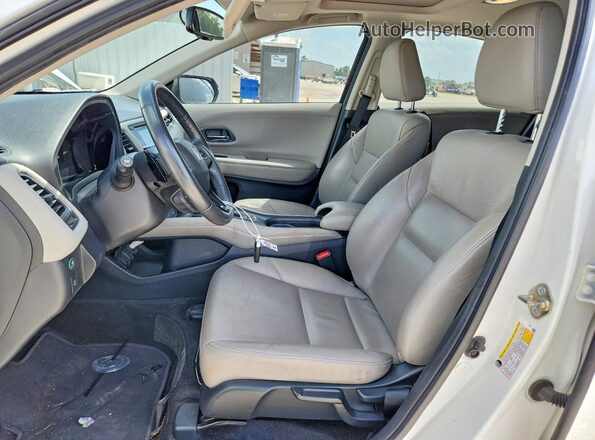 3CZRU5H76HM715538 2017 HONDA HR-V White Вид салону спереду