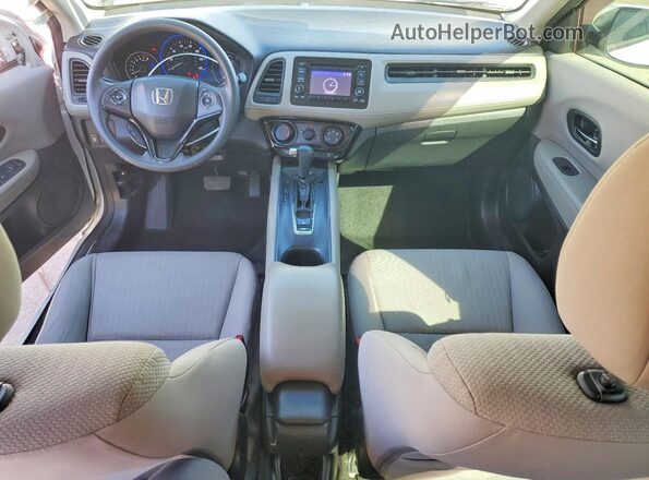 3CZRU6H33JM714226 2018 HONDA HR-V White Առջևի վահանակի տեսք
