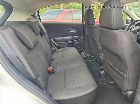 3CZRU6H35JM100035 2018 HONDA HR-V White Vista interior trasera