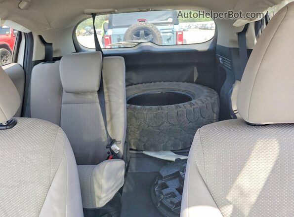 3CZRU6H53HM720104 2017 HONDA HR-V Silver Rear seats view