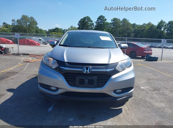 3CZRU6H55JM723558 2018 HONDA HR-V Серебряный Вид спереди