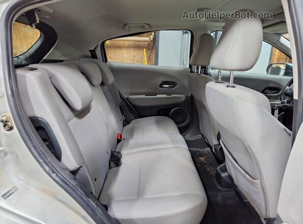 3CZRU6H58GM714068 2016 HONDA HR-V Silver Widok wnętrza z tyłu