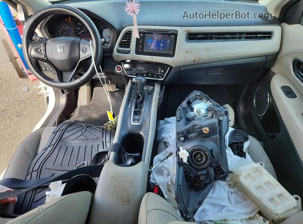 3CZRU6H71HM703979 2017 HONDA HR-V White Вид панелі приладів