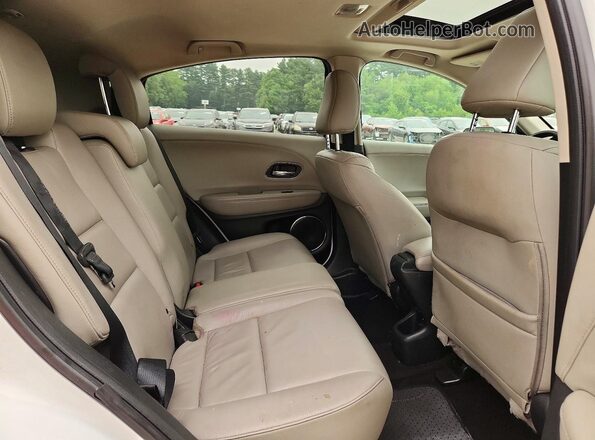 3CZRU6H76GM711901 2016 HONDA HR-V White Rear interior view