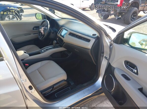 3CZRU6H77HM718695 2017 HONDA HR-V Серебряный Вид салона спереди