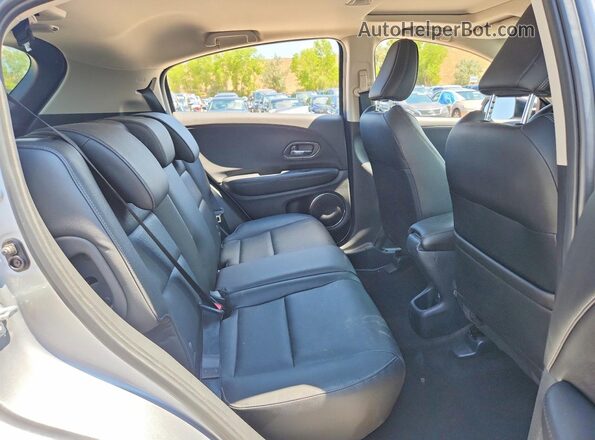 3CZRU6H77NM747593 2022 HONDA HR-V Silver Rear interior view