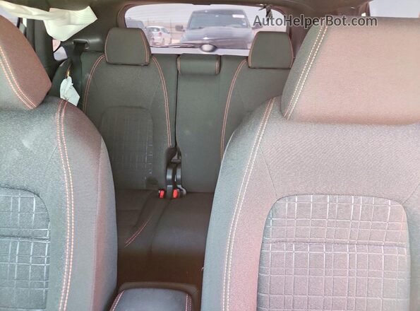 3CZRZ1H52RM757585 2024 HONDA HR-V White Rear seats view
