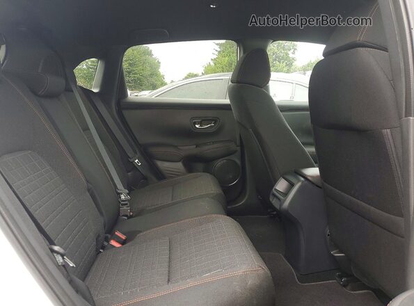 3CZRZ2H52TM754280 2026 HONDA HR-V White Rear interior view