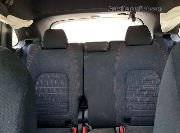 3CZRZ2H59RM711628 2024 HONDA HR-V Silver Rear seats view