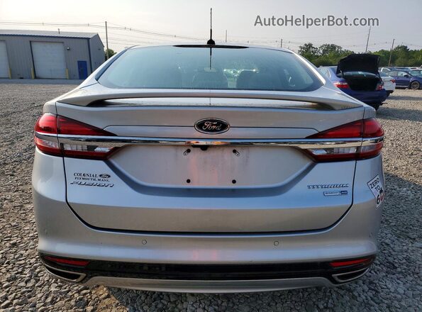 3FA6P0D90JR181526 2018 FORD FUSION Серебряный Вид сзади