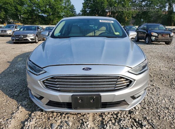 3FA6P0D90JR181526 2018 FORD FUSION Серебряный Вид спереди