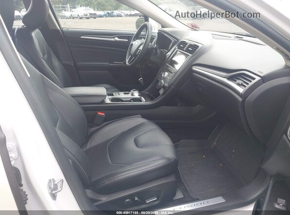 3FA6P0D95HR303761 2017 FORD FUSION Белый Вид салона спереди