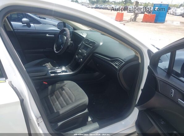 3FA6P0G72JR163121 2018 FORD FUSION White Вид салону спереду