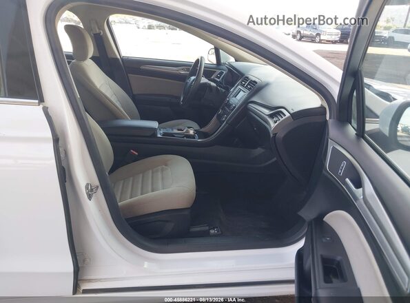 3FA6P0G73HR415923 2017 FORD FUSION Белый Вид салона спереди