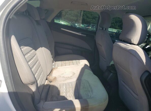 3FA6P0G74GR327588 2016 FORD FUSION White Widok tylnych siedzeń