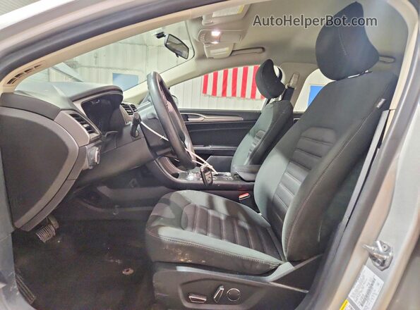 3FA6P0H74JR227593 2018 FORD FUSION Silver წინა სალონის ხედი