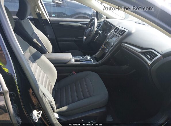3FA6P0H79HR155381 2017 FORD FUSION Черный Вид салона спереди