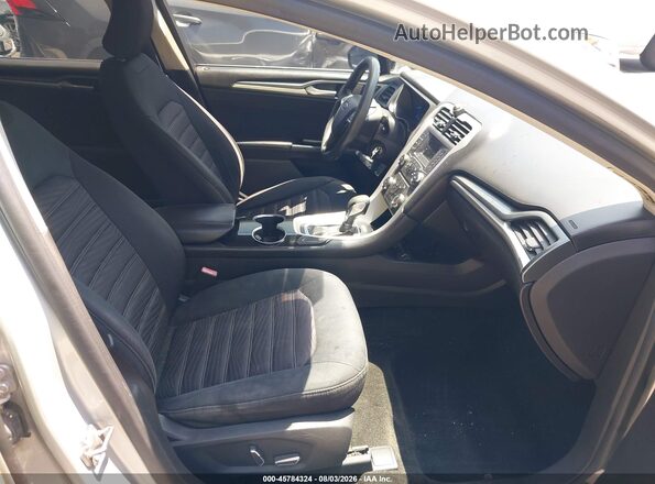 3FA6P0H7XGR147661 2016 FORD FUSION Серебряный Вид салона спереди