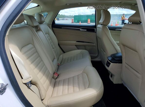 3FA6P0H93GR296608 2016 FORD FUSION White Vista de los asientos traseros